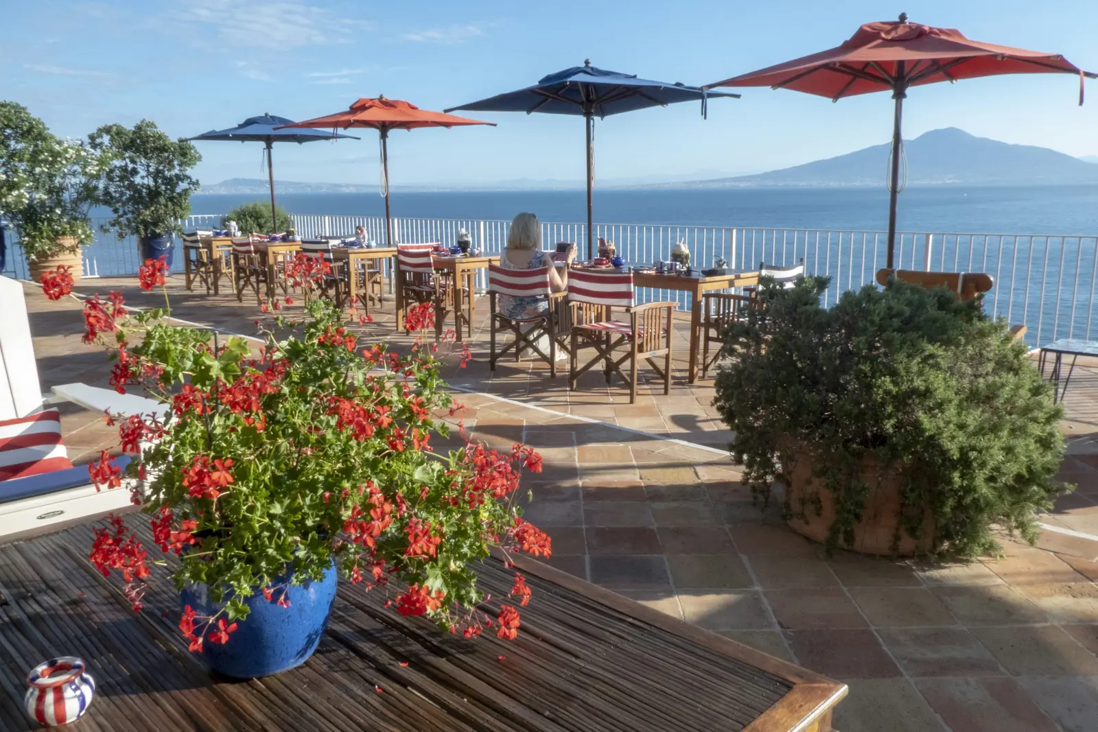 Utsikt över Neapelbukten från hotell i Sorrento