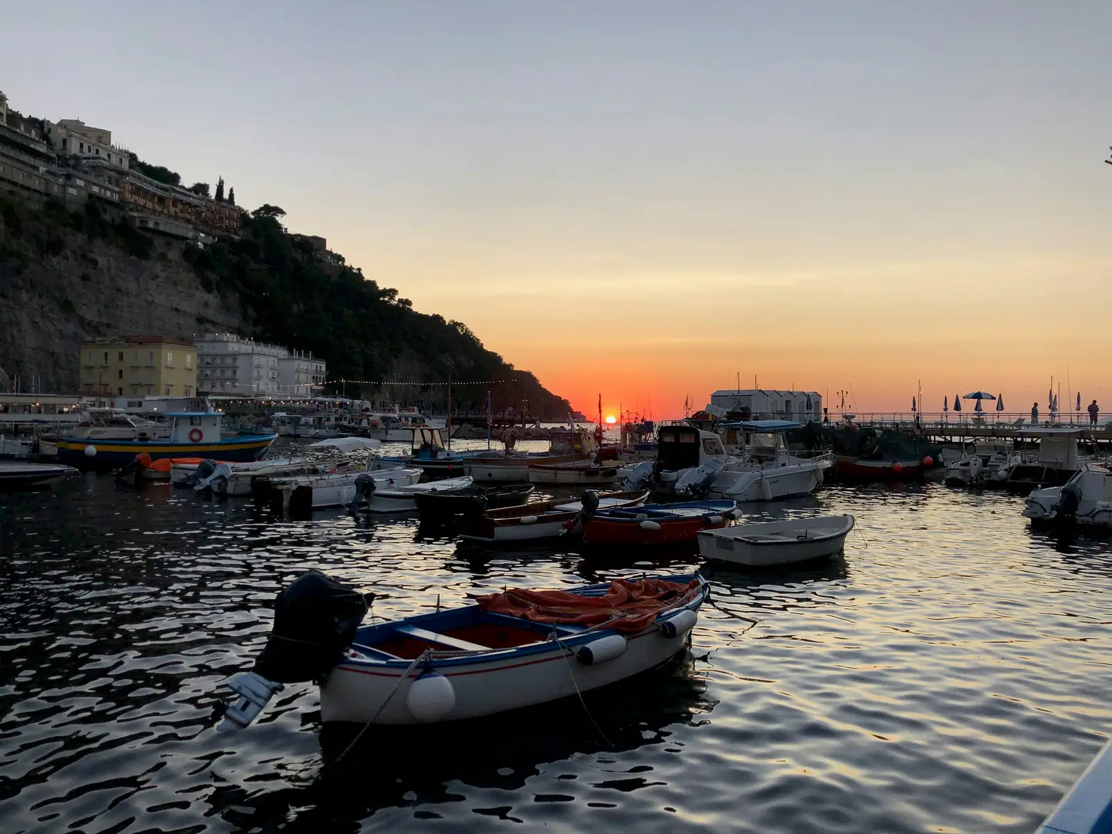 Solnedgång över havet vid Sorrento